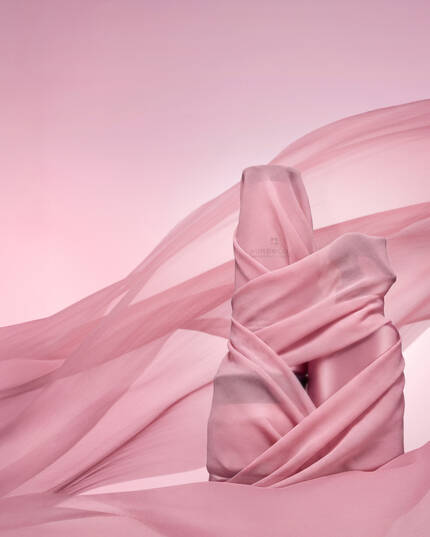 EFFORTLESS FRIZZ-DEFYING PERFORMANCE AND GLOSSY SHINE COMING 4.27.26